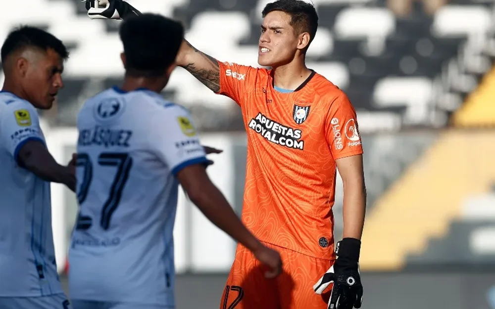 Christian Bravo, arquero de Huachipato, recibe su primera convocatoria a La Roja adulta