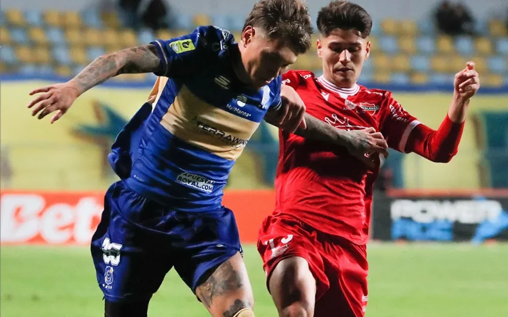 Ñublense y Everton se miden en la fecha 23 con urgencias opuestas