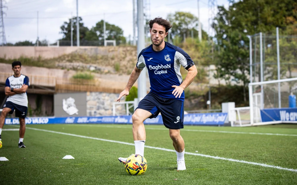 Odriozola vuelve a tocar balón en Zubieta tras casi siete meses de baja