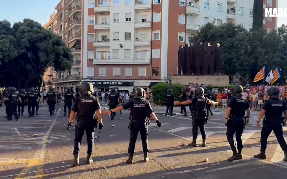 Cuatro detenidos por los disturbios antes del Valencia-Barcelona en Mestalla
