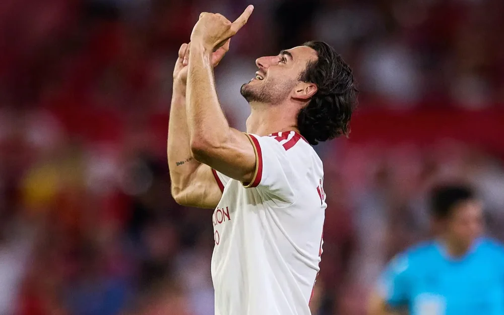 Juan Iglesias da el triunfo al Sevilla ante el Valencia con un gol en la segunda mitad